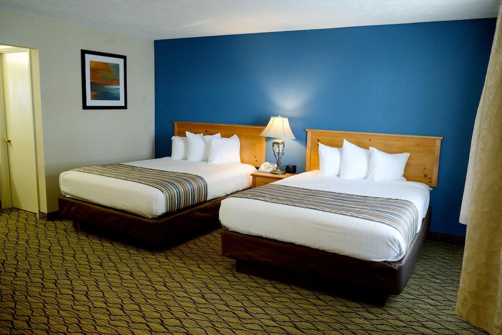 Baymont by Wyndham St. Ignace Lakefront photo 6