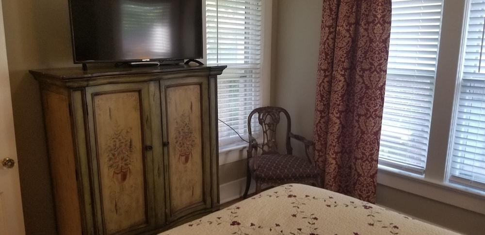 Belvedere Manor photo 21