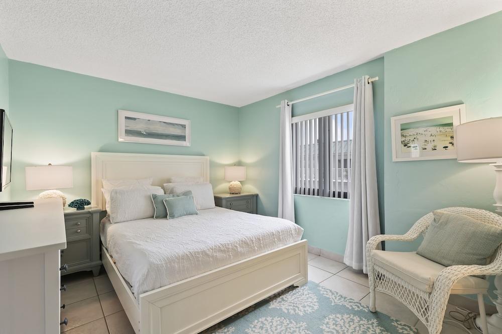 Tropical Suites at Sunglow Resort photo 15