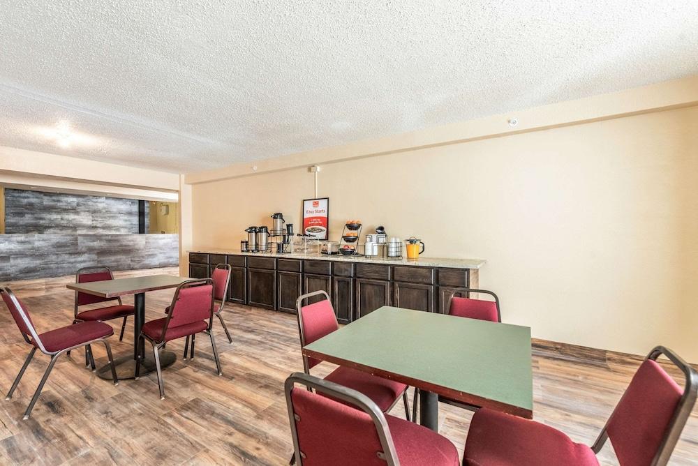 Econo Lodge Brainerd photo 12