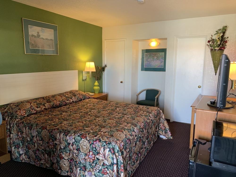 Budget Inn and Suites El Centro photo 14