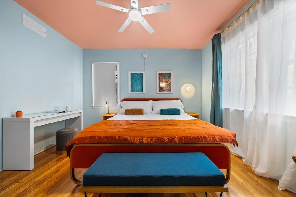 Blue Flamingo Suites photo 96