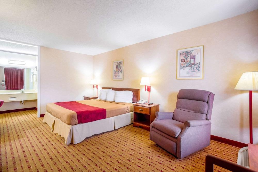 Econo Lodge Cave City photo 2