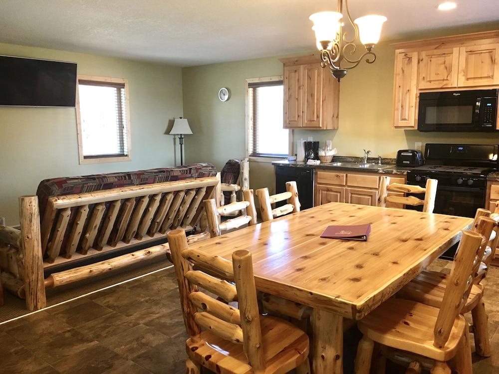 Sportsman's Lodge photo 31