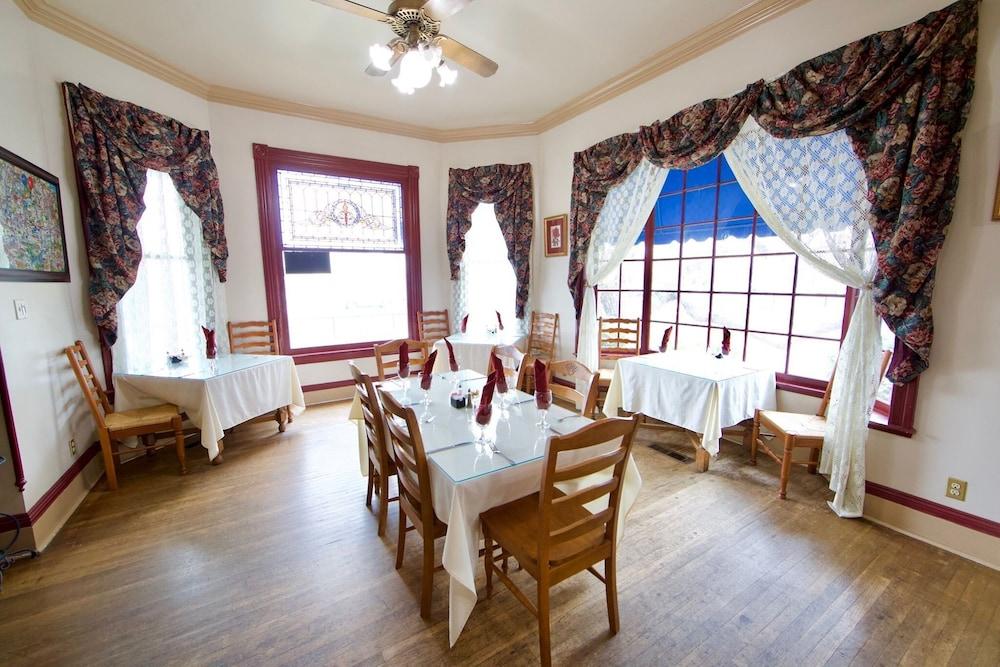 Irwin Street Inn photo 10