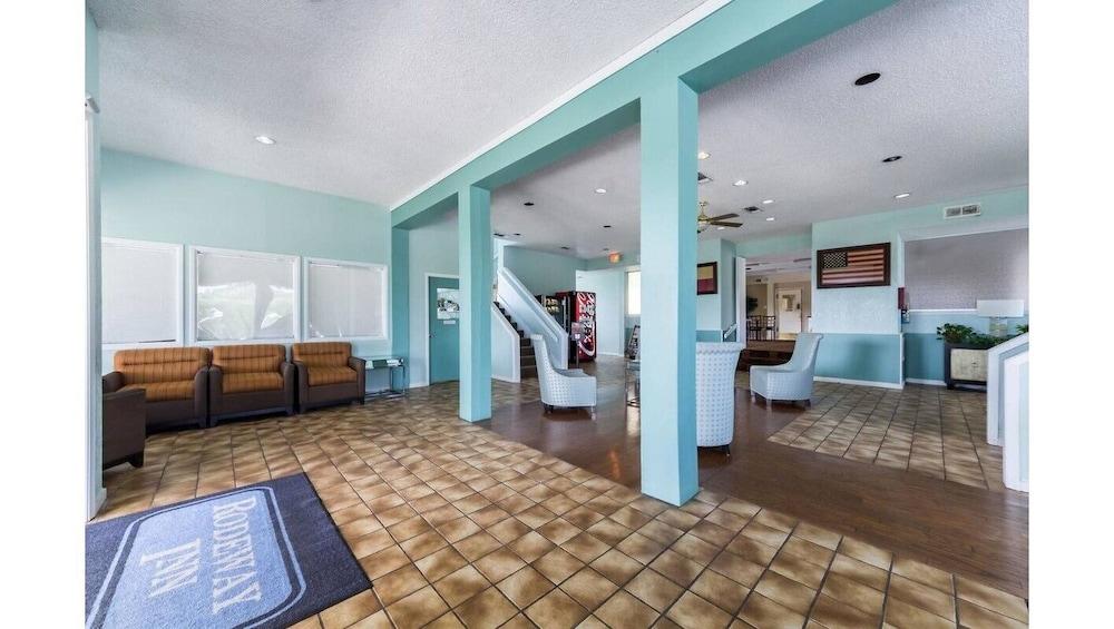 Home Suites Hill Country photo 25