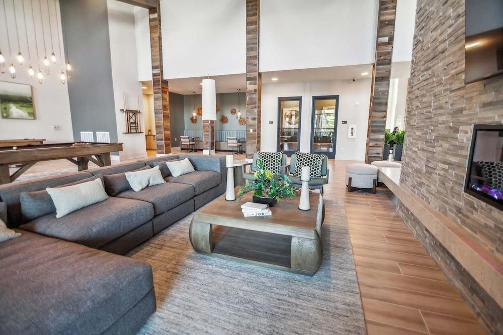 Landing Apartments near Sun City Center and Riverview photo 2