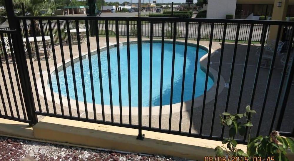 Taylor village inn and suites photo 21