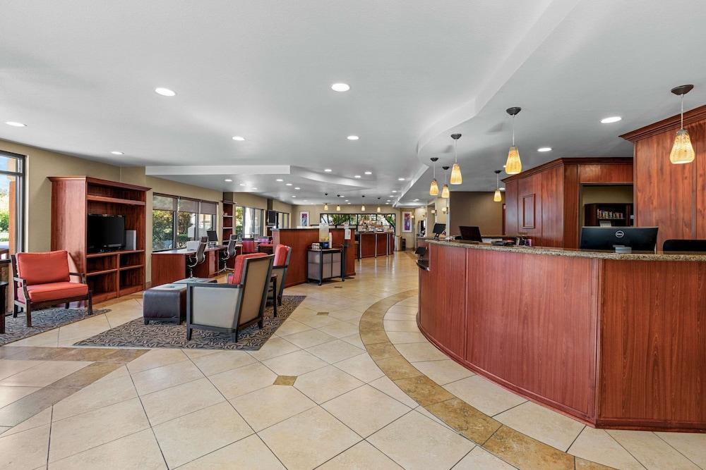 Comfort Suites Vacaville-Napa Valley Area photo 2