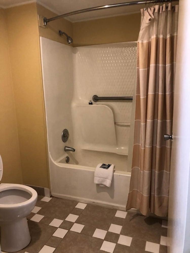 America's Best Inn photo 35