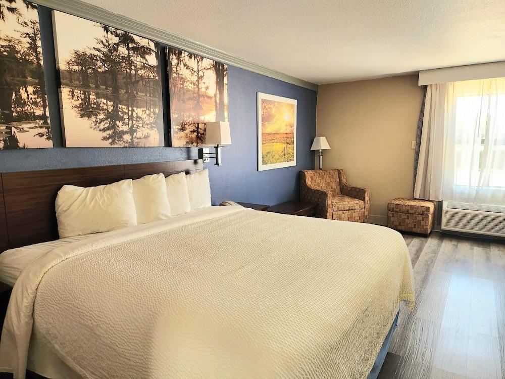 Days Inn by Wyndham Rosenberg photo 7