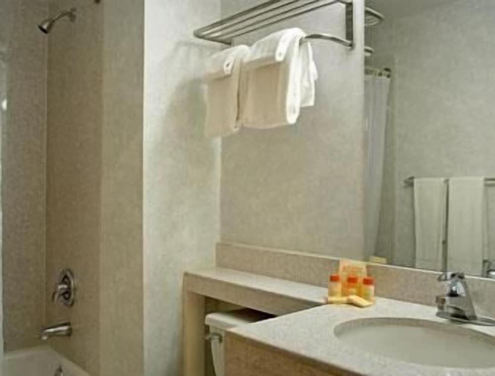 Days Inn by Wyndham Ridgefield photo 7