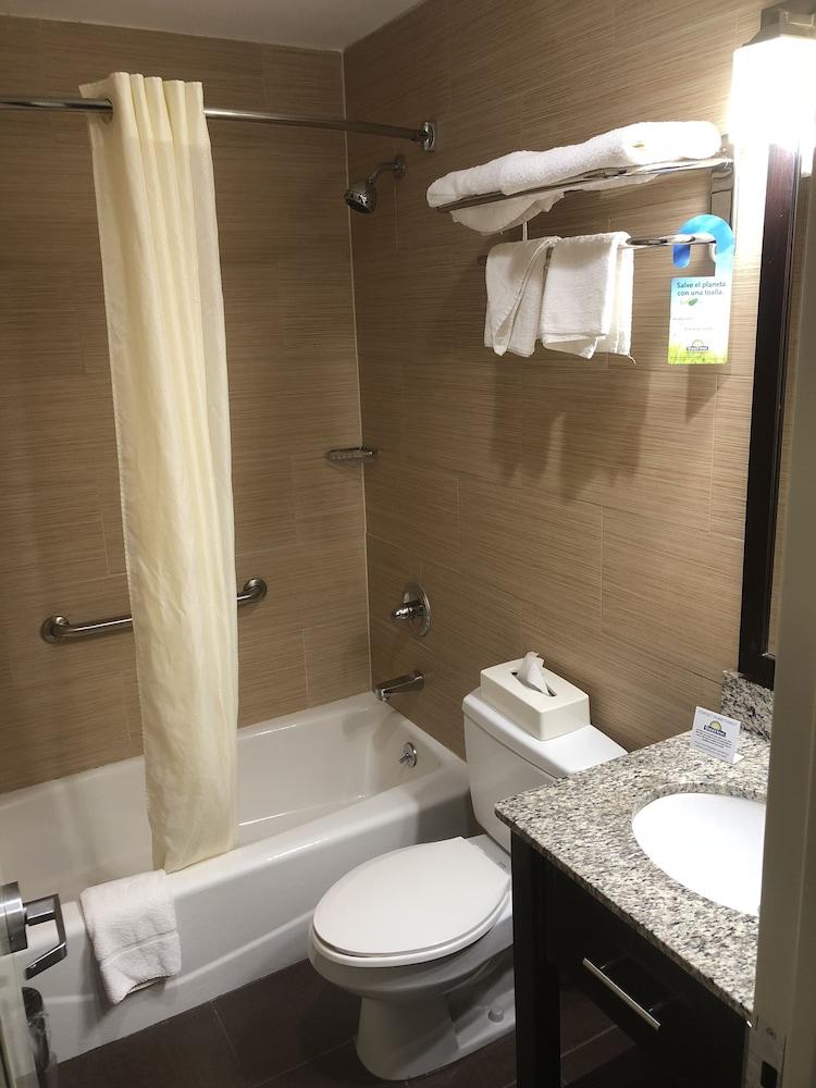 Days Inn by Wyndham Brooklyn Borough Park photo 3