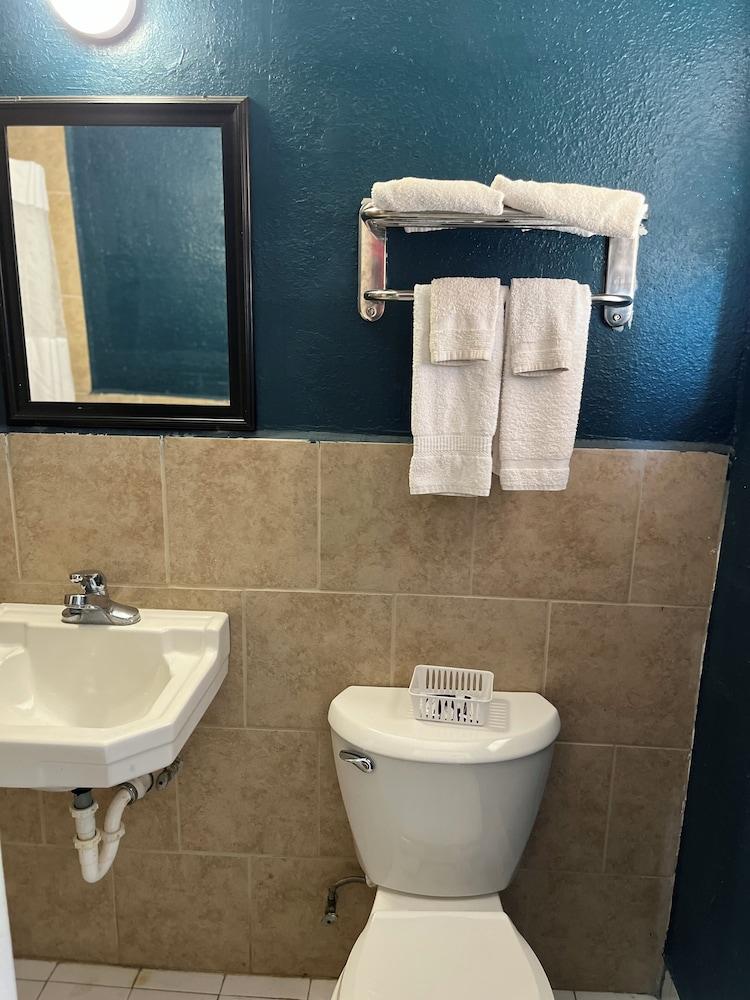 Budget Inn photo 11