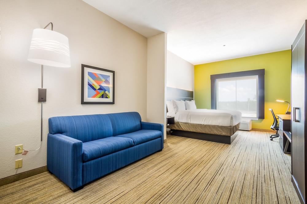 Holiday Inn Express & Suites Hearne by IHG photo 24