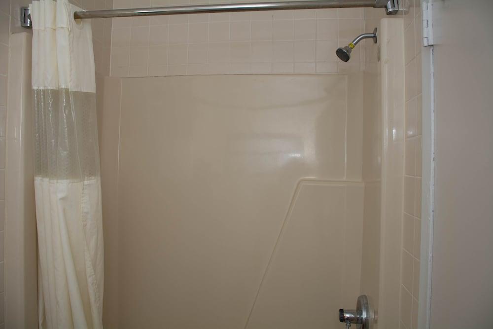 Atlantic Inn & Suites photo 31