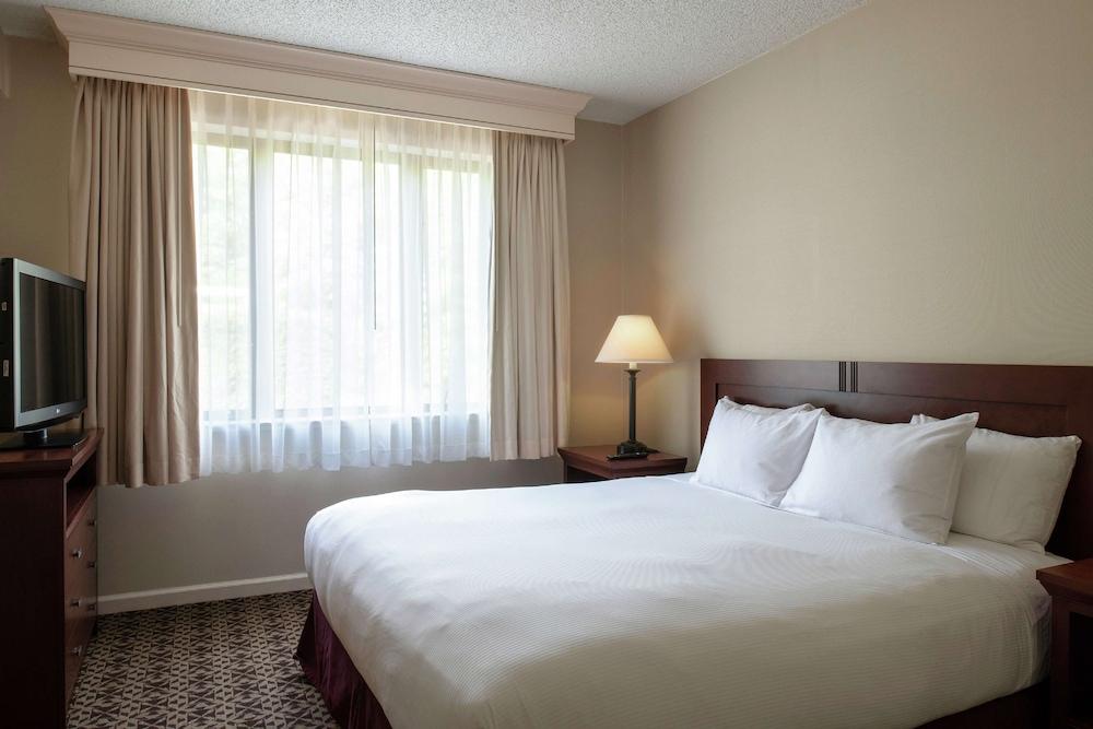 DoubleTree Suites by Hilton Hotel Mt. Laurel photo 21