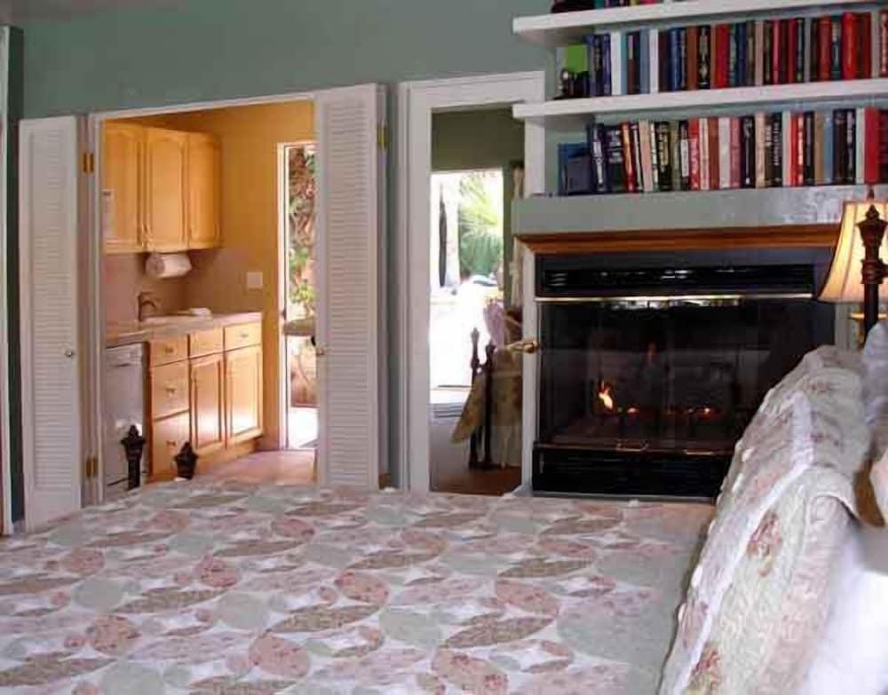 Coyote Inn photo 2