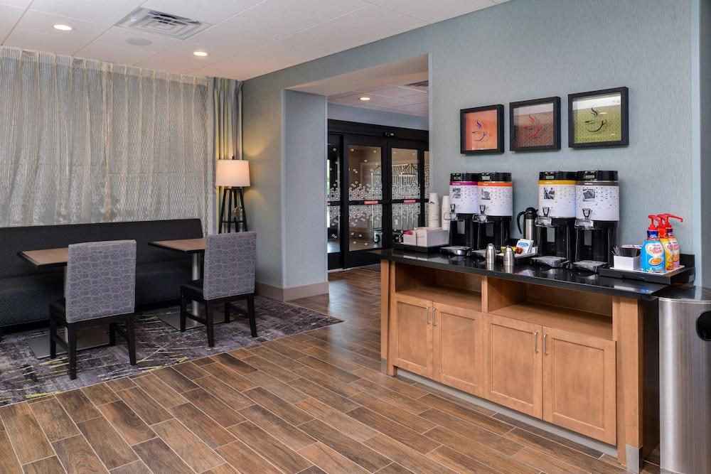 Hampton Inn Omaha Airport photo 30