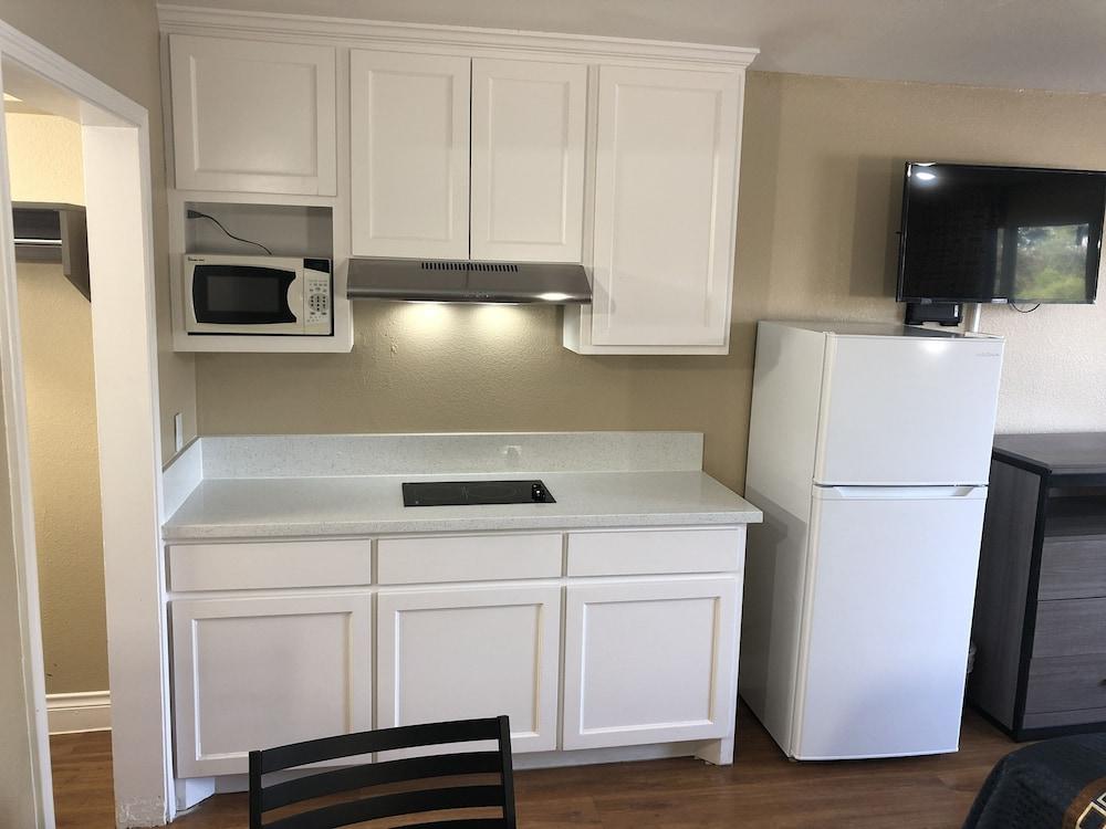 Luxury Inn & Suites photo 16