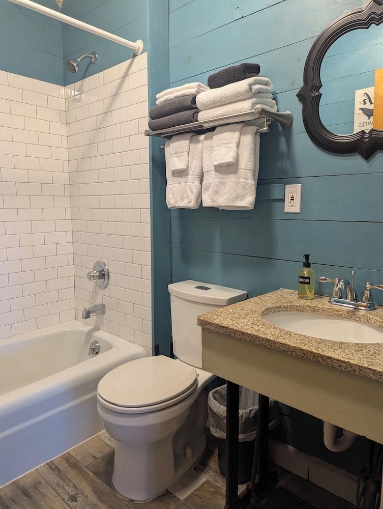 Feather Nest Inn photo 52