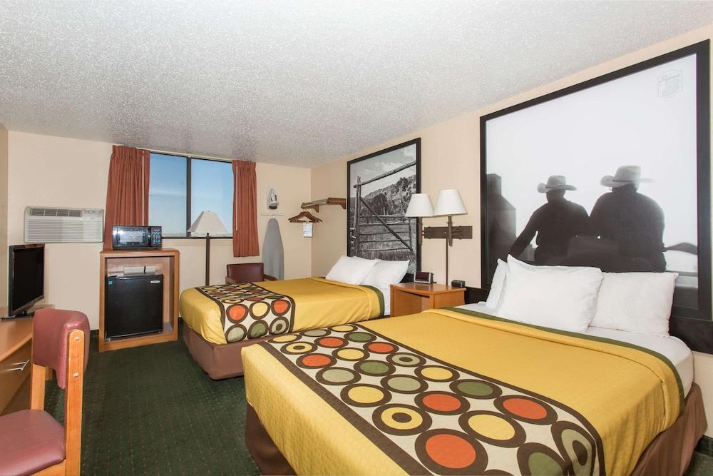Super 8 by Wyndham Casper West by the River photo 7