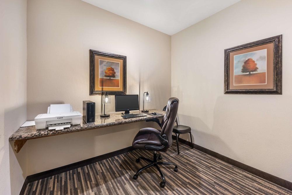 Best Western La Grange Inn & Suites photo 23