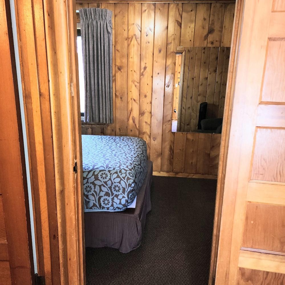 Canyon Motel photo 40