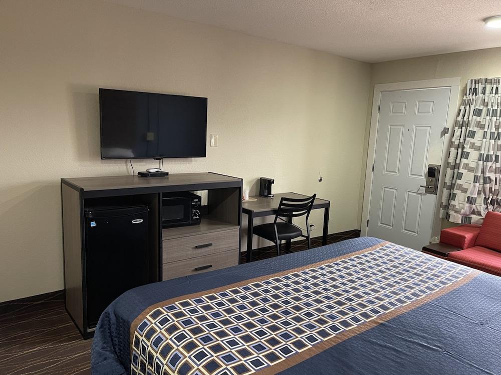 Americas Best Value Inn Alexandria photo 7