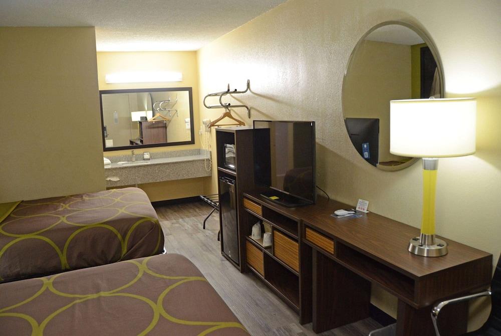 Super 8 by Wyndham Lafayette / Purdue Area photo 38