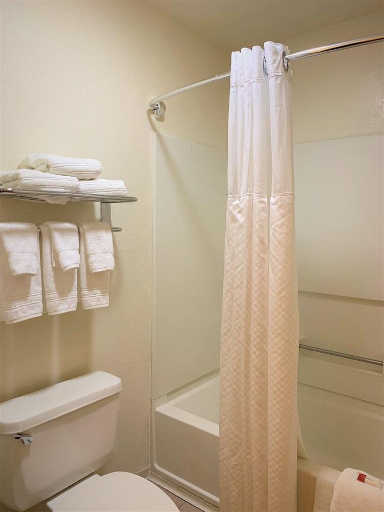 Travelodge by Wyndham Albuquerque East photo 28
