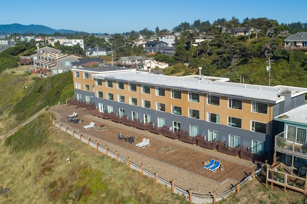 Sailor Jack's Oceanfront Inn photo 35