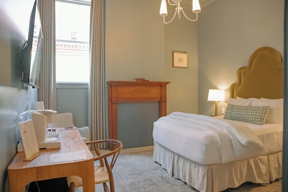 The Woodward Hotel photo 36