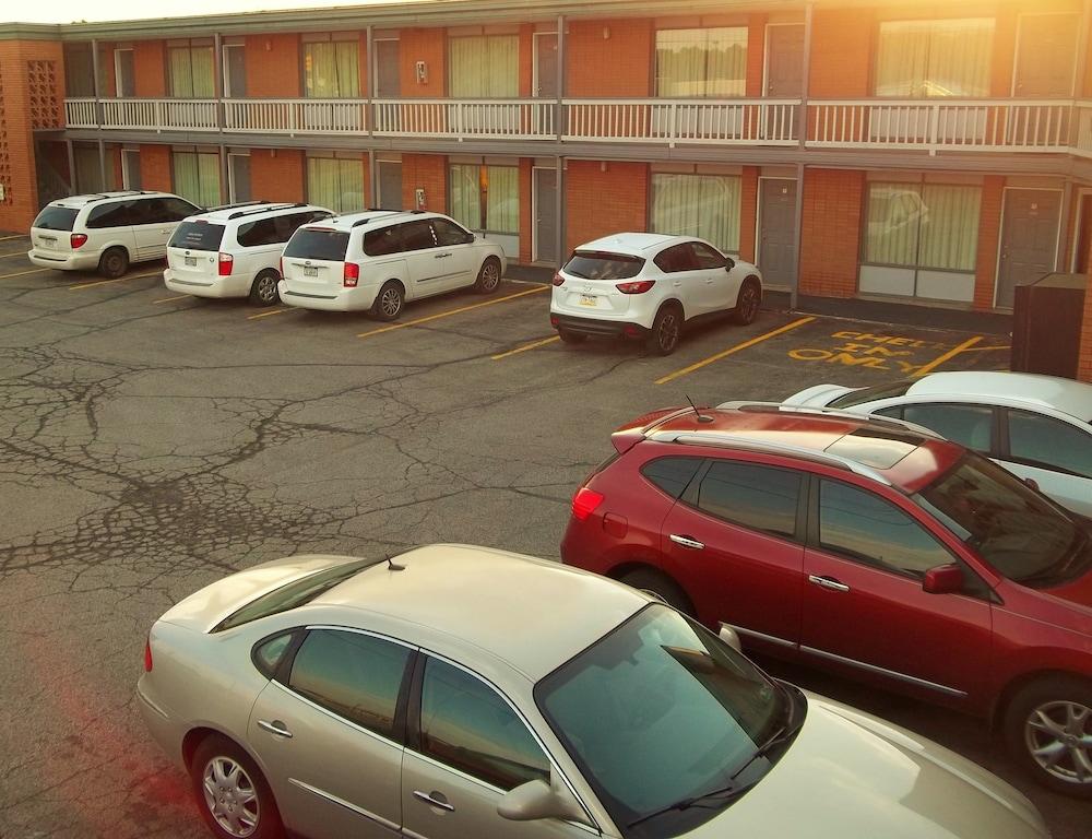 Royal Motel photo 19