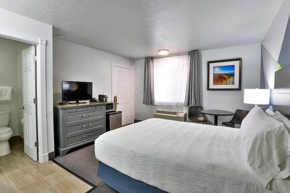 Chalet Motel photo 17