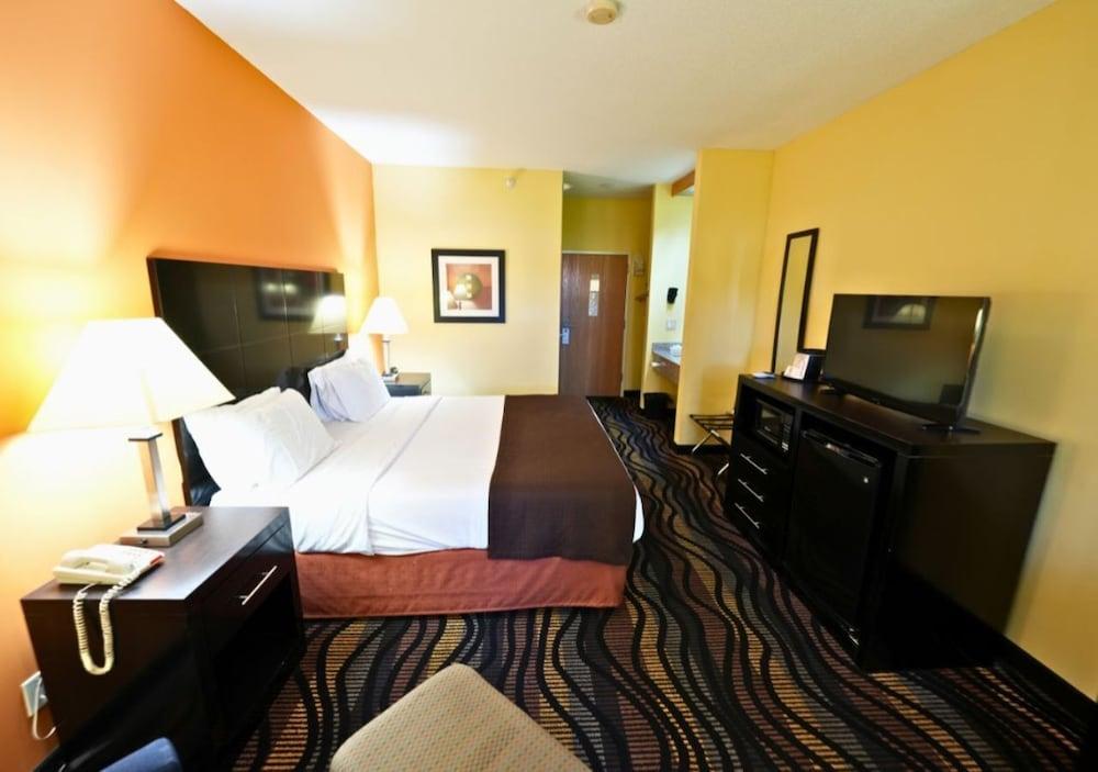 Rock Island Inn & Suites Streator IL photo 11