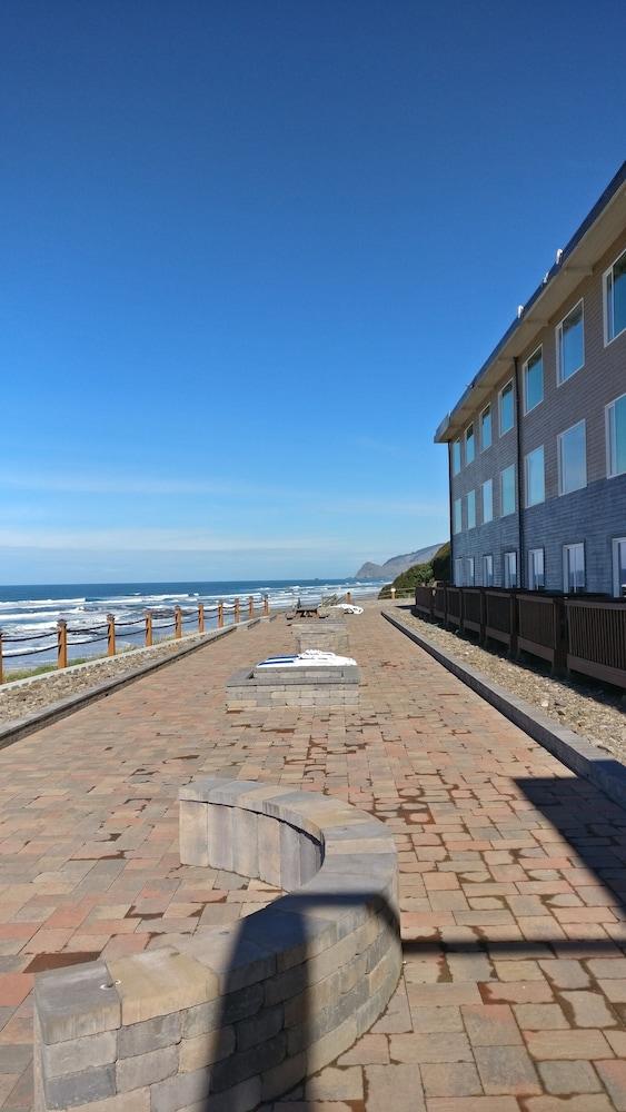 Sailor Jack's Oceanfront Inn photo 32