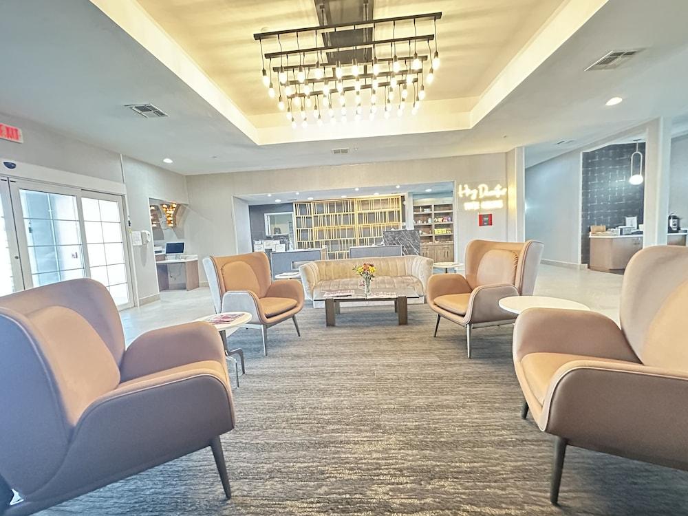 La Quinta Inn & Suites by Wyndham Decatur photo 7