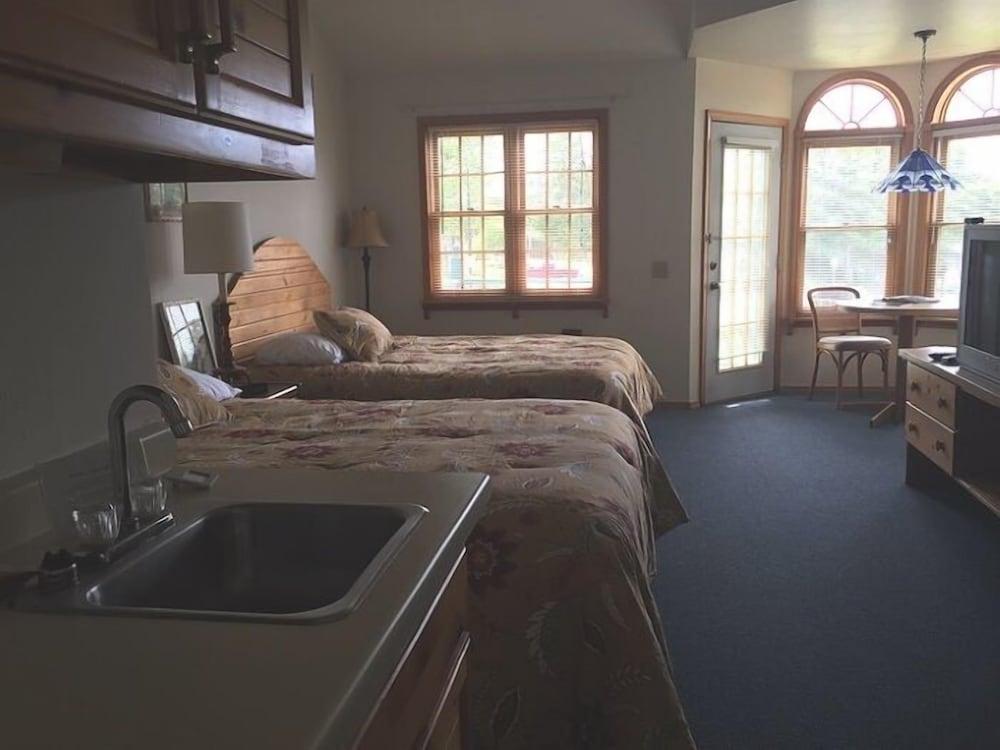 Harbor Light Inn photo 58