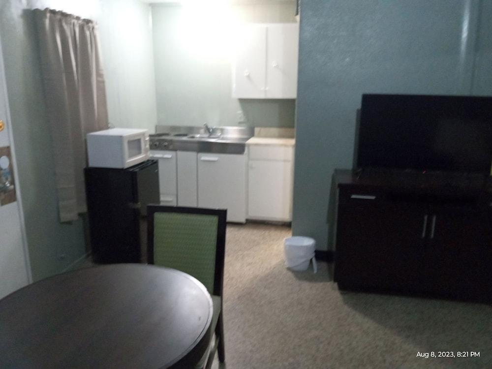 Homes-N-Courts photo 12