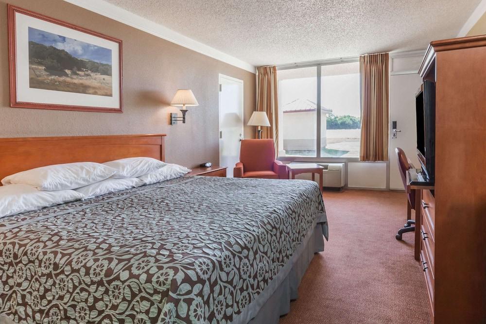 Days Inn by Wyndham Hillsboro TX photo 16
