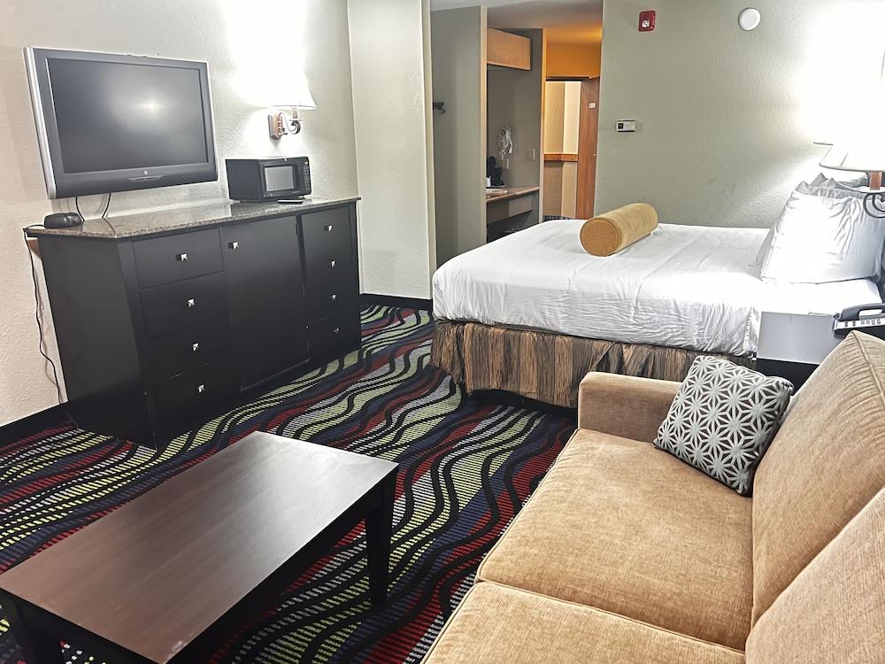 Apple Tree Inn and Suites photo 6