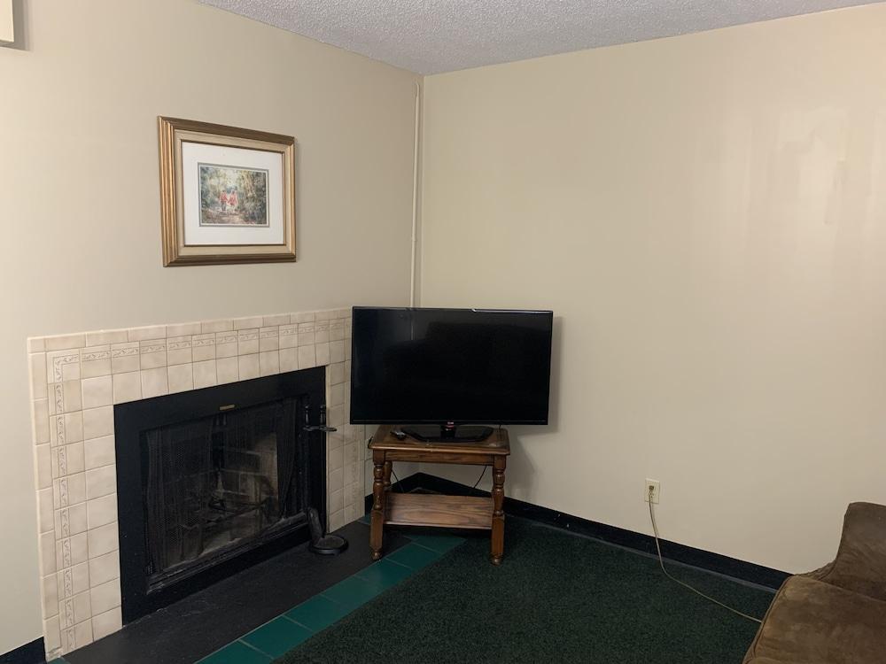 Oak Square Rentals photo 63