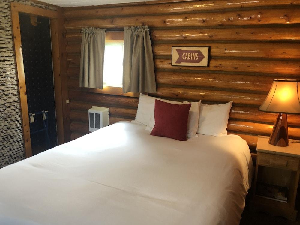 Sportsmans Lodge photo 35
