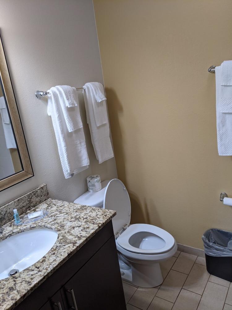 MainStay Suites Cartersville - Emerson Lake Point photo 19