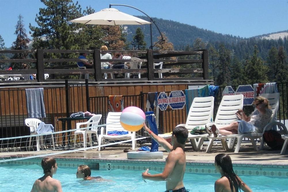 Montecito Sequoia Lodge photo 24