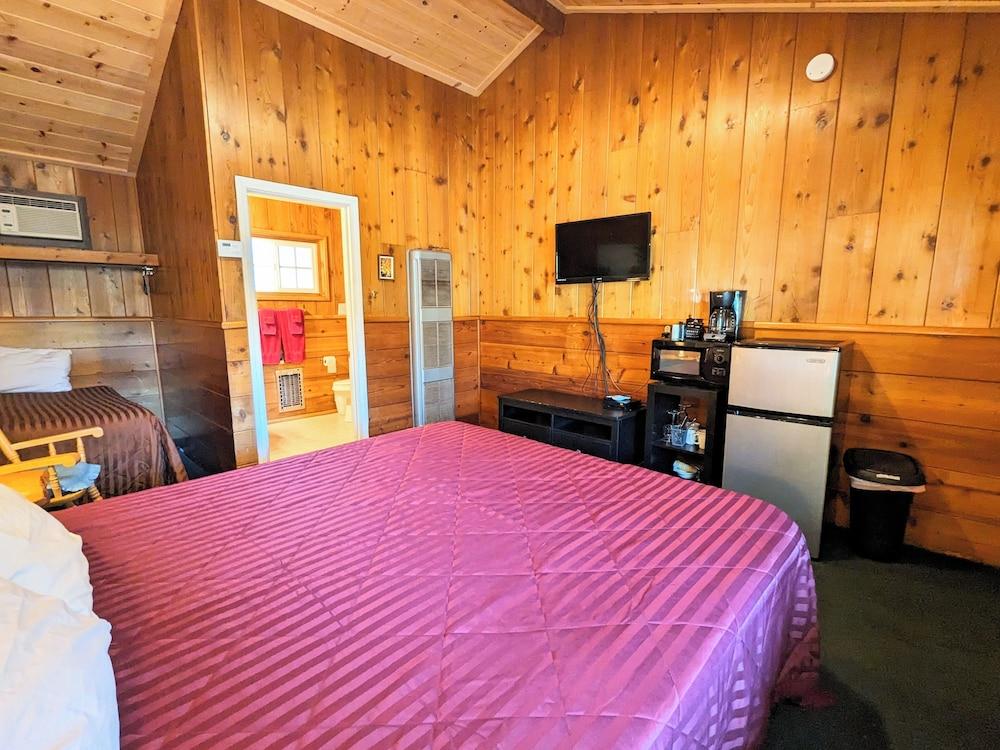 Bluebird Cottage Inn photo 38