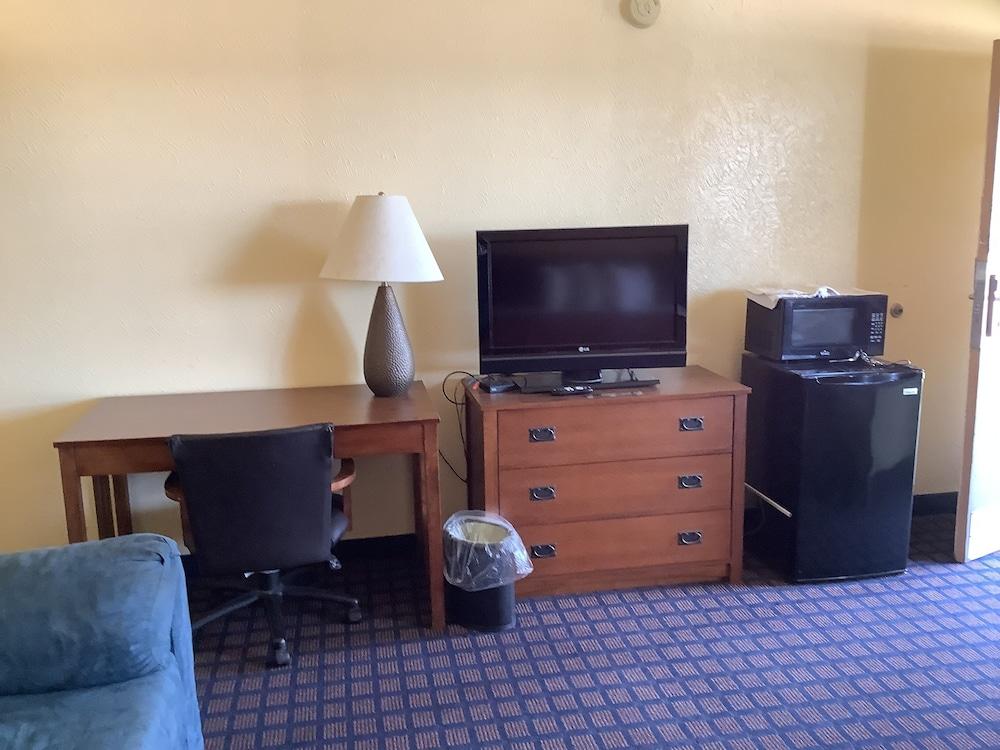 Silver Spur Vintage Inn & Suites photo 10