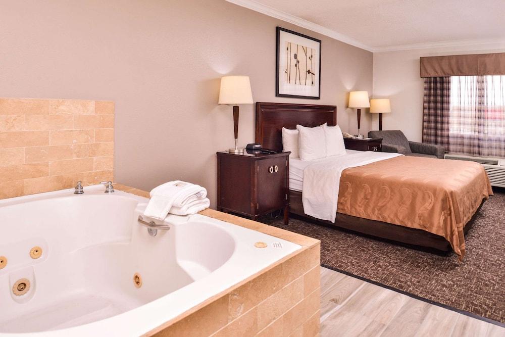 Quality Inn & Suites Beaumont photo 15