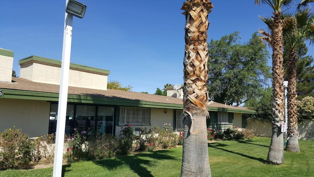 Town House Motel photo 22